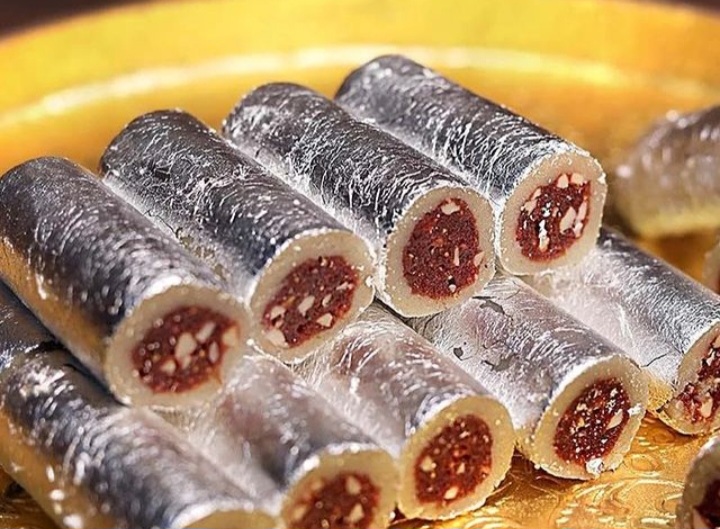 Kaju Anjeer Roll