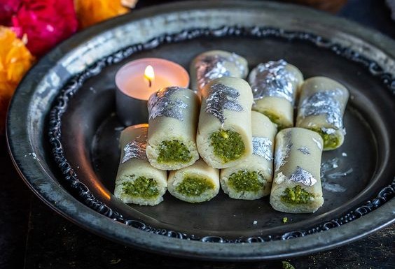 Kaju Pista Roll